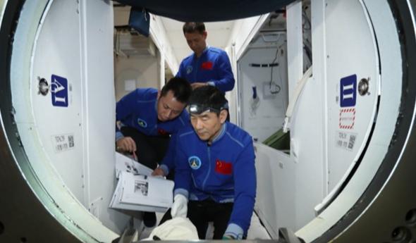 具用尽后被抛弃中国杀出一条“新血路”瓦力游戏app国际空间站沦为赚钱工(图10)